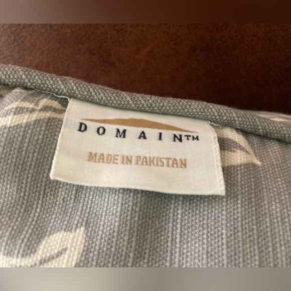 Domain throw pillow Birds with feather insert. 18-in. - Picture 2 of 8